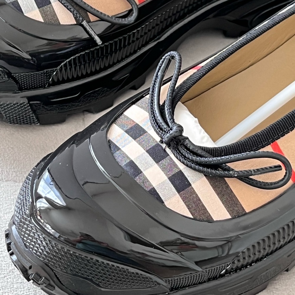 Burberry Black Patent & Beige Nova Check Chunky Ballet Flats - Picture 12 of 15